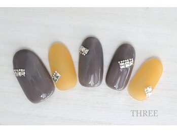 スリー 自由が丘(THREE)/イエロースタッズネイル