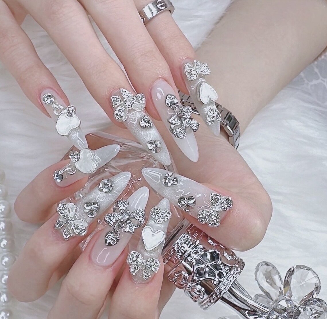 nailsalonR リピ様 お客様ネイル💅 ワンカラーに1本アート🌼 シンプルだけど存在感