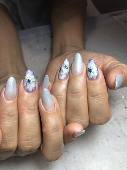 ヘアーアンドネイル ルシア(Hair&Nail Lucia)/春らしいブルーのお花ネイル