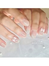 リッシュ トロワ(RICHE trois)/上品ワンカラーマグネットネイル
