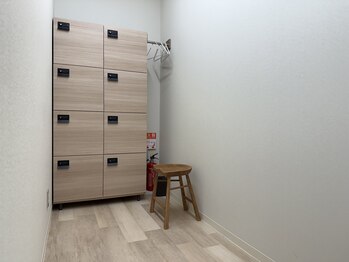 ストレッチトレーニング(STRETCH+TRAINING)/男性用ロッカー