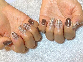 シーハウス(c house)/チェックネイル