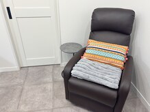 Nail salon Hiyori -日和-の雰囲気(フットネイルはリクライニングでゆったりお過ごしいただけます♪)