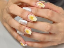 ミイネイル(mii.nail)の雰囲気（チークアシンメトリーデザイン）
