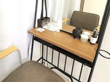 施術後にお出かけされる方も◎ヘアアイロンやメイク直し道具完備