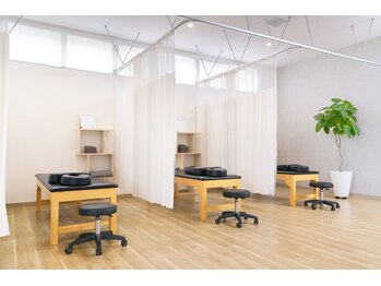 リード整骨院(LEAD整骨院)/施術室・ベッド