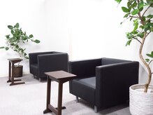 円山水素ラボ(円山水素LABO)/待合スペースもくつろぎ空間