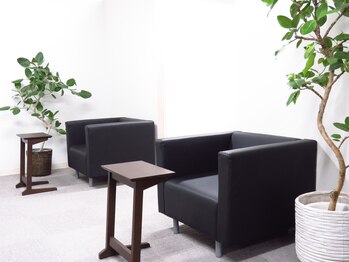 円山水素ラボ(円山水素LABO)/待合スペースもくつろぎ空間