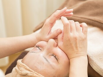 エステサロン カラーズ(COLORS)の写真/【結果重視】岡崎で叶える本格エイジングケア◎最新機器x熟練のオリジナル手技で40代からの肌悩みもお任せ!