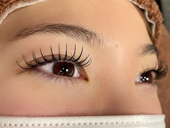 ヘアーアンドアイラッシュスタジオ レゴ(HAIR&EYE LASH Studio Rego)の写真/話題の特殊技法ジェルエクステ＜LEDエクステ＞で圧倒的モチに感動☆【シングル/フラットラッシュ】