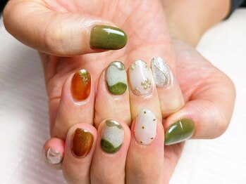 オリーブカーキキャラメルラテ