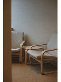 ハルノハナ鍼灸治療院 丸の内院/待合室