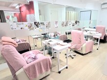 ソファーでリラックスしながら施術をお受けいただけます！