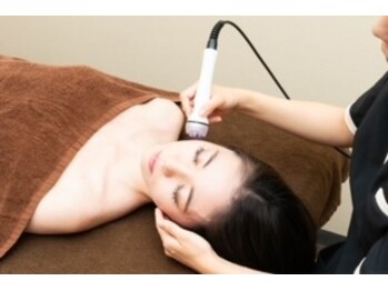 サロンイトウ(Salon Ito)の写真/ハイパーナイフでコラーゲン生成！顔の筋肉・筋膜をケアしてフェイスラインを整える♪