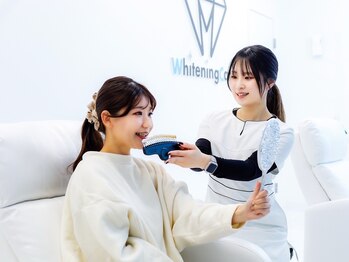 ホワイトニングカフェ 岸和田店(WhiteningCafe)/☆施術後にも歯のトーンチェック
