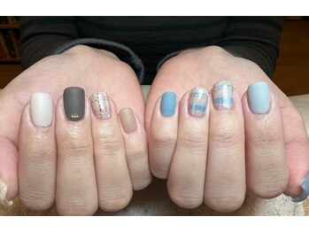 マグノリア(Magnolia)/ちぐはぐチェックネイル