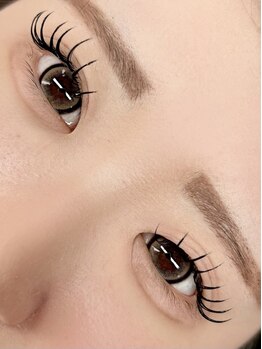 ラパン デュ ボヌール(LAPIN DU BONHEUR)の写真/【濃さもモチも妥協しない♪】軽い付け心地で印象的なお目元を叶えるバインドロックも人気メニューです!