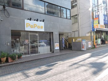 ナチュラリー(Naturally)/美容室パパスさんの隣右側の入口