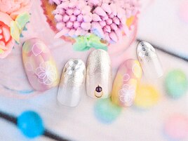 キラキラお花ネイル
