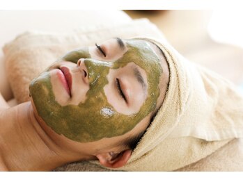 コア(KOA)/ハーブピーリングで本質肌改善