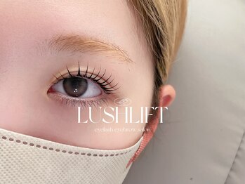 リリア(Lilia)/韓ドル束巻きまつ毛パーマ