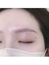 アテ ドゥ(ate deux)/眉スタイリング