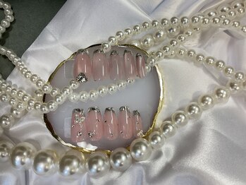 クイーンズネイル(Queeens nail)/ワンホンネイル　スワロフスキー