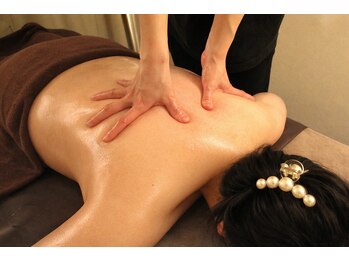 トータルリラクゼーションサロン ゴッドハンド(GOD HAND)の写真/【個室★女性専用サロン】口コミ評価◎アロマの香りに癒される♪[極上リンパマッサージ*ホットストーン付]