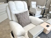 フィロンネイル 三宮元町店(filonnail)/店内のソファ