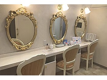 ジェイエステティック 青森店/お帰り前は充実のメイクブースへ