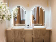 お姫様気分になれるパウダールーム♪ 大人気ブランドのコテやアイロンも完備◎