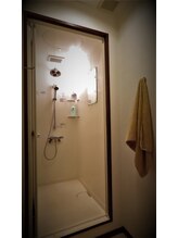 あいおらいと/シャワー室