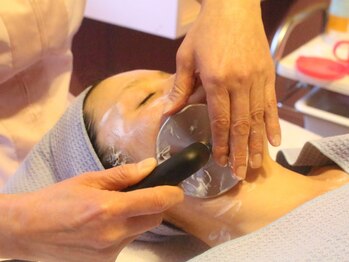 エステティック パルフェの写真/【究極エイジングケア】法令線、たるみ改善、ハリ艶UP,美肌へ
目元のケアで目もパッチリ