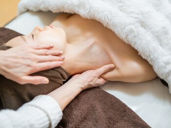 プルトア(Pour toi)の写真/【30代～年齢肌が気になる方へ】毛穴たるみ・シミシワ・ハリなど、お肌の状態を見極めた施術で本格改善！