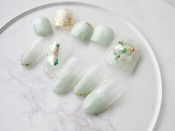 カトルナフ(quatre fois neuf)/ミントグリーンのお揃いネイル