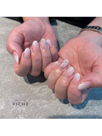 上品ホワイトグラデネイル