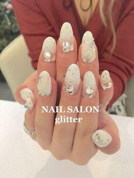 ネイルサロン グリッター(NAIL SALON glitter)/冬の白グラデーションネイル