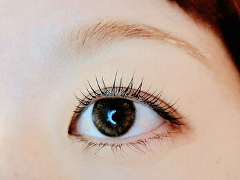 ランダ(RANDA)の写真/負担最小限に！目元の印象を左右するまつげ。その存在感はメイク以上にナチュラルな美しさを引き立てます◎