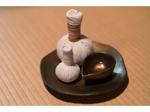 エノン(enon)の雰囲気（ハーブボールでお腹を温め、優しくお腹を整え、内側から巡る♪）