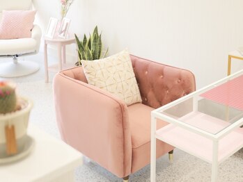 ウノ(UNO)/白×ピンク基調の落ち着いた空間