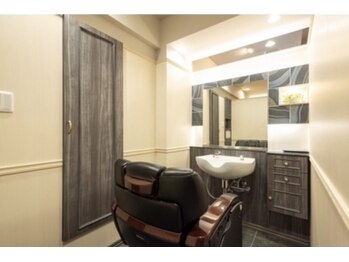 グレイスフルバーバー プラチナム/店内全席個室【六本木】