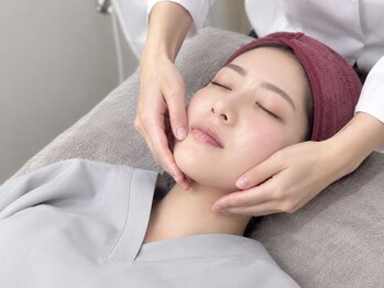 フォチュレ フジミノ(Forchure FUJIMINO)の写真/小顔矯正と毛穴清浄で整えるフェイシャル。マッサージで理想の顔立ちへ！　