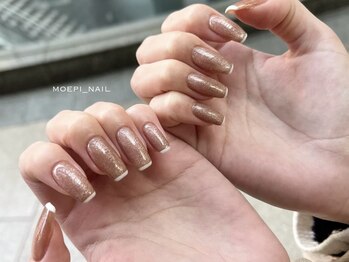 キラキラブラウンネイル