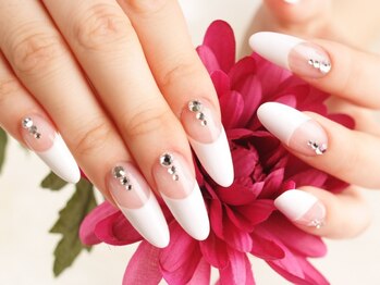 クリスタルネイル ゆめタウン博多店(CRYSTAL NAIL)の写真/≪高技術×高品質≫深爪、爪の形にお悩みの方必見！綺麗な指先で女性らしさを演出♪長さ出しは一本からOK！