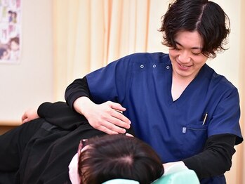 かえる堂鍼灸整骨院の写真/【首肩のつらさ・猫背・PCやスマホ操作での首の疲労に】猫背矯正×もみほぐしで姿勢改善＆コリ解消◎