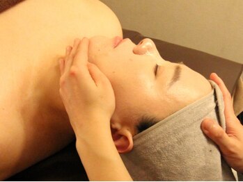 トータルリラクゼーションサロン ゴッドハンド(GOD HAND)の写真/[大人気★小顔コルギ]輪郭のもたつきやむくみ解消&リフトアップ効果◎高技術を通いやすい価格でご案内♪