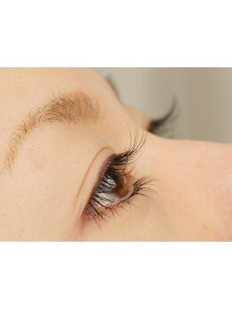 ナチュラル上品な目元にしたい