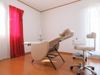 スロープ(SLOPE)の写真/他のお客様が気にならない完全個室の空間でゆったりと施術♪他にはない技術力で、理想の目元に☆