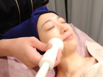 ラ ヴィスタ 川崎店(La Vista)の写真/最新小顔マシンで速攻リフトUP↑♪小顔&美肌をGET★【クワトロバースト+首肩顔リンパ+ヒト幹導入 ¥7700】