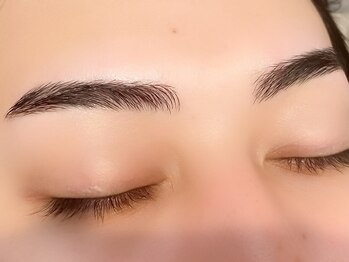 minion大宮2号店【3月1日NEW OPEN(予定)】の写真/【自己流のお手入れは卒業】左右対称のキレイ眉毛はプロにお任せ!お顔の黄金比を見極める!